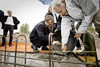 Grundstenen lagt til Karlslunde Stationscenter