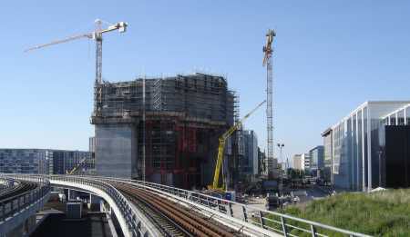 Superarkitekt bygger billigt