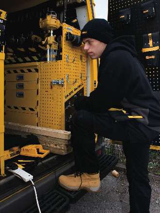 Vil tiltrække de unge med fede arbejdssko