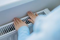 Luft i radiatorerne kan også mærkes på pengepungen